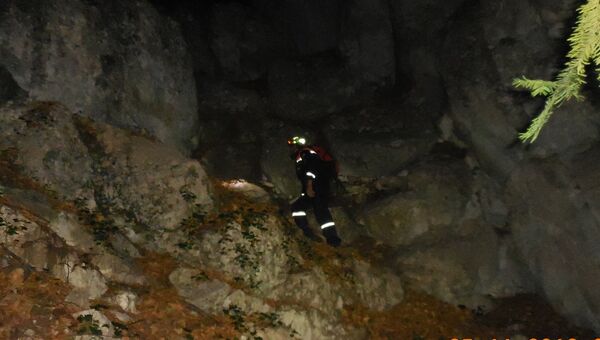 Крымские спасатели оказали помощь туристам, заблудившимся в горах Бахчисарайского района