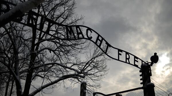 Центральные ворота бывшего концентрационного лагеря Аушвиц-Биркенау в Освенциме