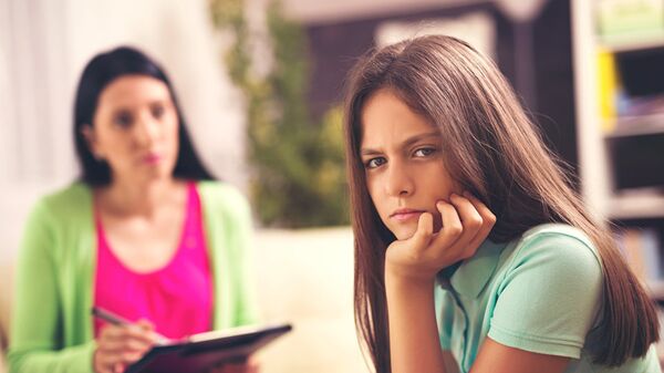 Психолог работает с подростком Психолог работает с подростком