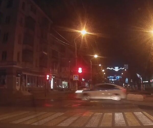 В центре Симферополя взлетела полицейская машина В центре Симферополя взлетела полицейская машина