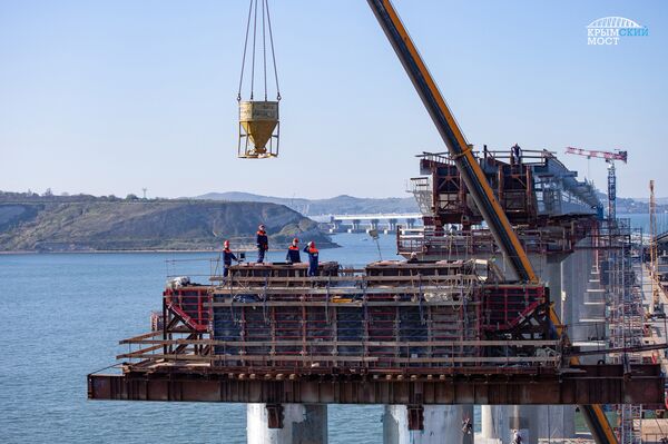  Строительство железнодорожной части Крымского моста