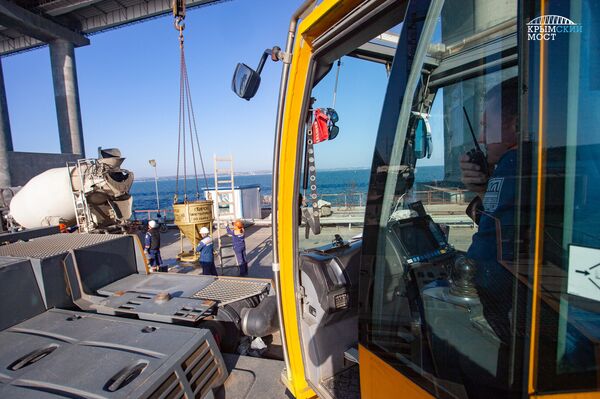  Строительство железнодорожной части Крымского моста
