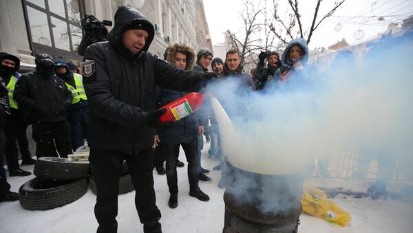 Акция с требованием включить отопление в городах Украины у здания компании Нафтогаз в Киеве