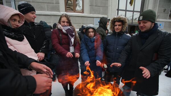 Акция с требованием включить отопление в городах Украины у здания Нафтогаз Украина в Киеве