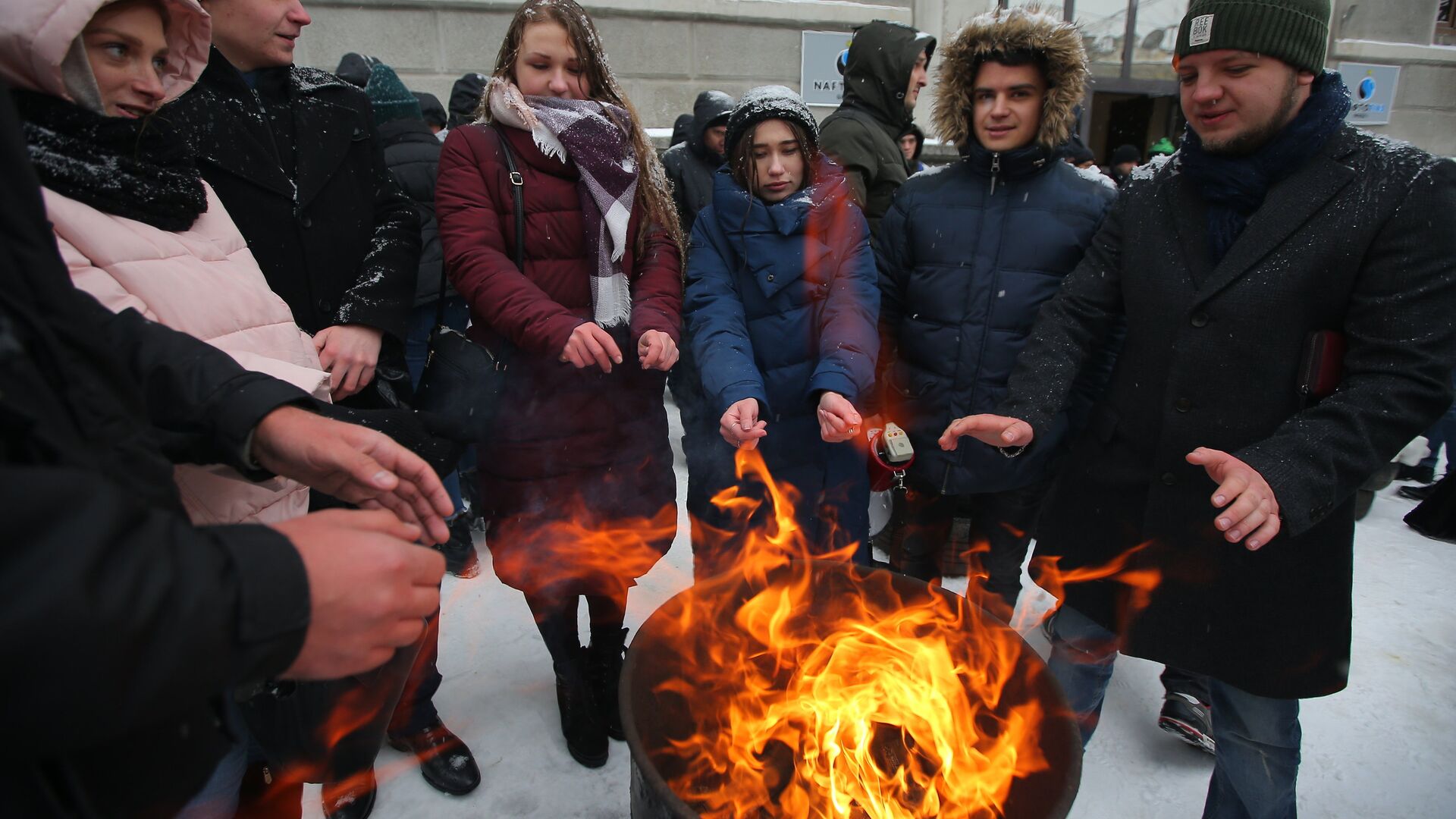 Люди в Киеве. Архивное фото - РИА Новости, 1920, 29.11.2025