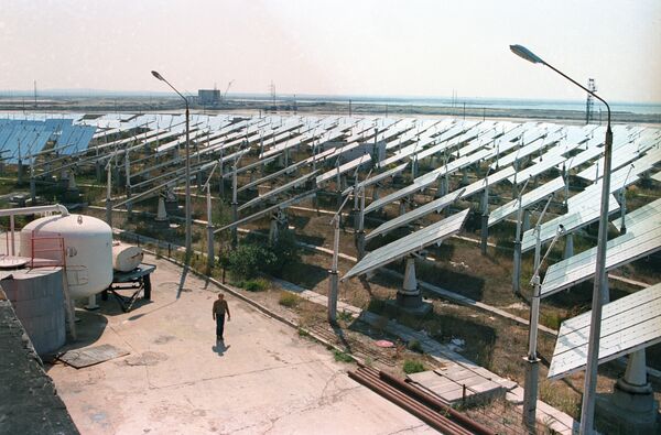 Гелиостаты солнечной электростанции в Крыму