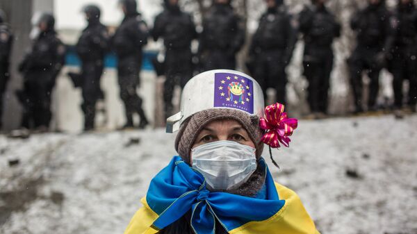 Участница протестных митингов за евроинтеграцию Украины на улице Грушевского в Киеве