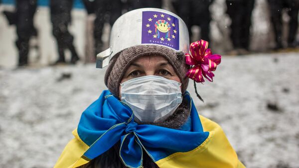Участница протестных митингов за евроинтеграцию Украины на улице Грушевского в Киеве