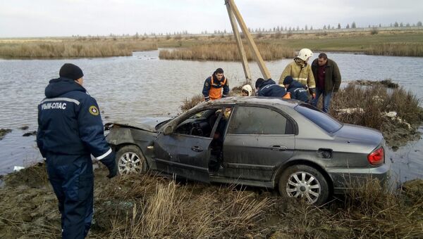 Автомобиль рухнул с моста в реку на трассе Евпатория-Раздольное