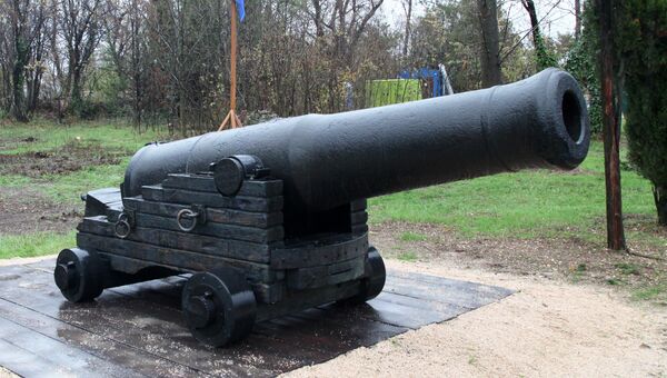 68-дюймовая бомбическая пушка с линкора Великий князь Константин весом около 3 тонн