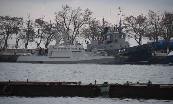 Задержанные корабли ВМС Украины в порту Керчи Задержанные корабли ВМС Украины в порту Керчи