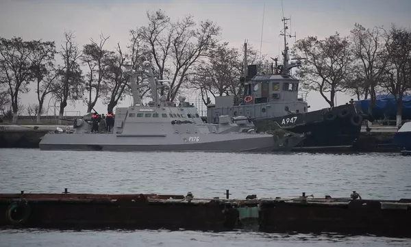 Задержанные корабли ВМС Украины в порту Керчи Задержанные корабли ВМС Украины в порту Керчи
