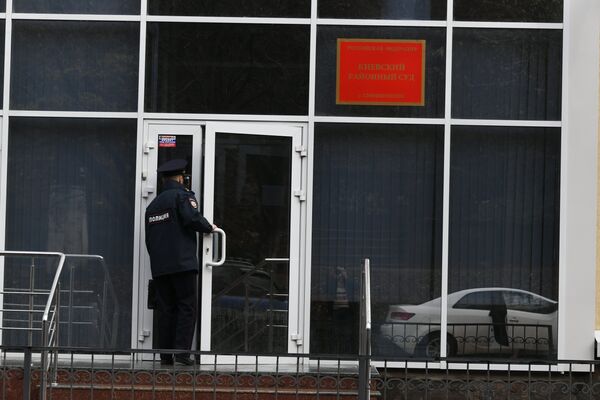 Видео: в Симферополе суд избирает меру пресечения задержанным морякам ВМСУ Видео: в Симферополе суд избирает меру пресечения задержанным морякам ВМСУ