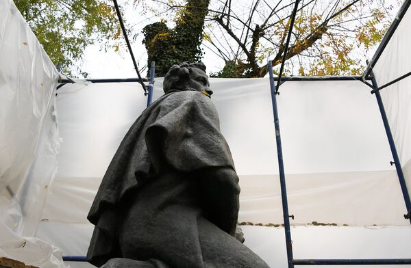 Реставрация памятника А.С. Пушкину в Симферополе