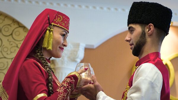 Участники свадебной церемонии в традициях крымских татар