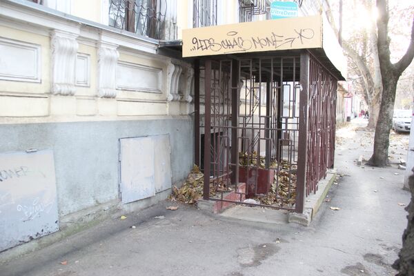 В этом подвале когда-то располагался бар Мираж В этом подвале когда-то располагался бар Мираж