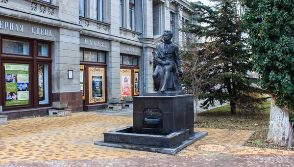 Памятник А.С. Пушкину в Симферополе после реставрации