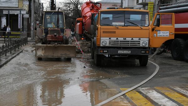 Устранение аварии на водоводе в центре Симферополя. 9 декабря 2018