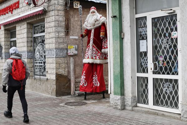 Участник конкурса Санта Клаус отдыхает – на арене Дед Мороз в Евпатории Участник конкурса Санта Клаус отдыхает – на арене Дед Мороз в Евпатории