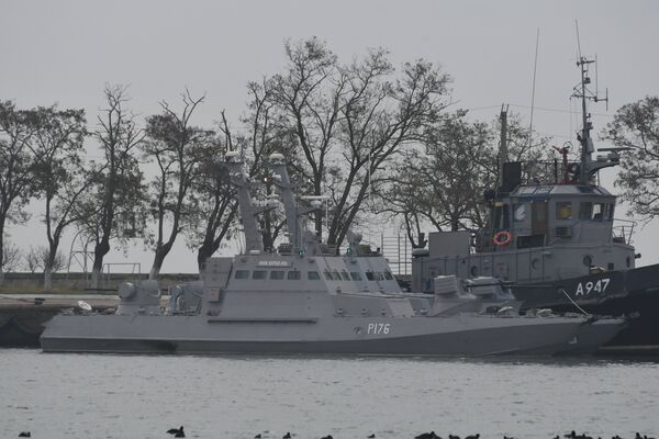 Задержанные украинские корабли доставлены в порт Керчи Задержанные украинские корабли доставлены в порт Керчи
