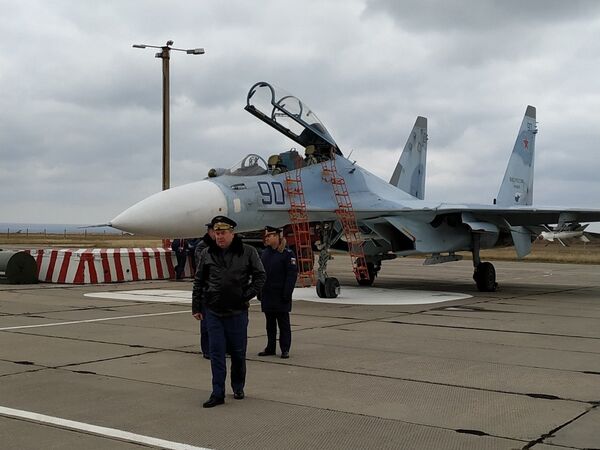 Истребители Су-30М2 прибыли на военный аэродром Бельбек. На фото: командующий 4-ой армией ВВС и ПВО ЮВО Виктор Севостьянов Истребители Су-30М2 прибыли на военный аэродром Бельбек. На фото: командующий 4-ой армией ВВС и ПВО ЮВО Виктор Севостьянов