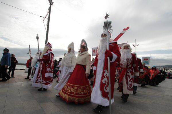 Участники Мороз-парада в Ялте