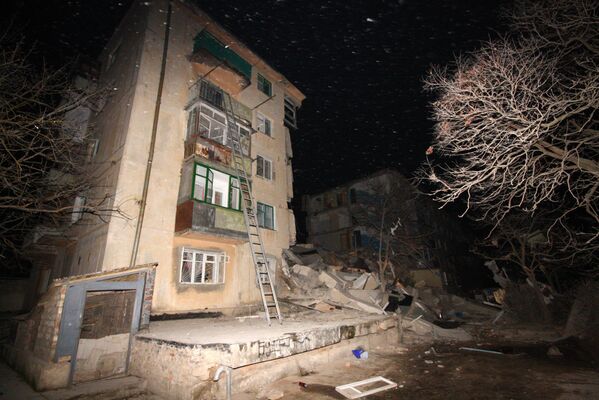Последствия взрыва жилого дома в Евпатории 24.12.2008 года