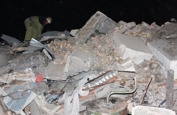 Последствия взрыва жилого дома в Евпатории 24.12.2008 года Последствия взрыва жилого дома в Евпатории 24.12.2008 года
