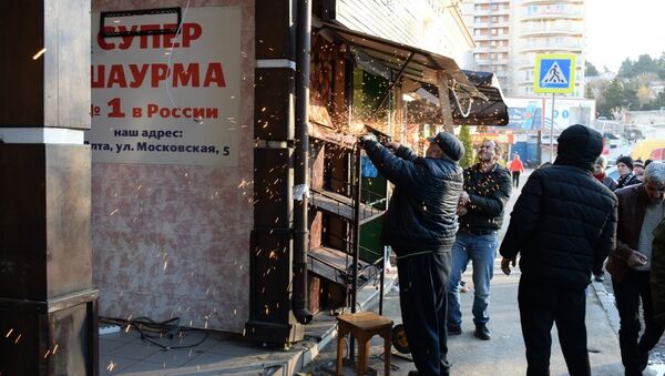 Демонтаж незаконного кафе на улице Московская в Ялте