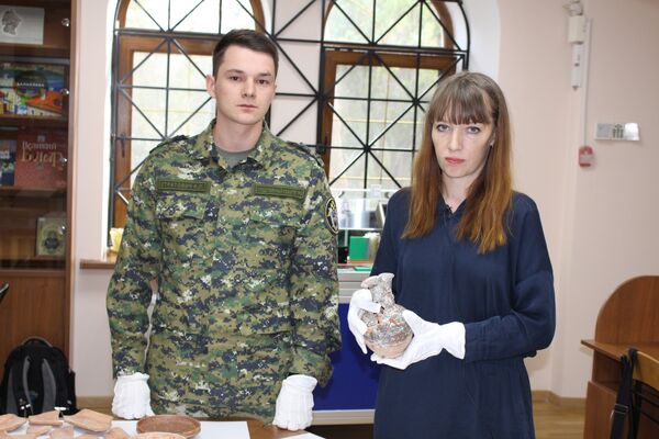 Следователь Алексей Стратович из заведующей научно-фондовым отделом музея-заповедника Херсонес Таврический Ольга Дорошенко Следователь Алексей Стратович из заведующей научно-фондовым отделом музея-заповедника Херсонес Таврический Ольга Дорошенко