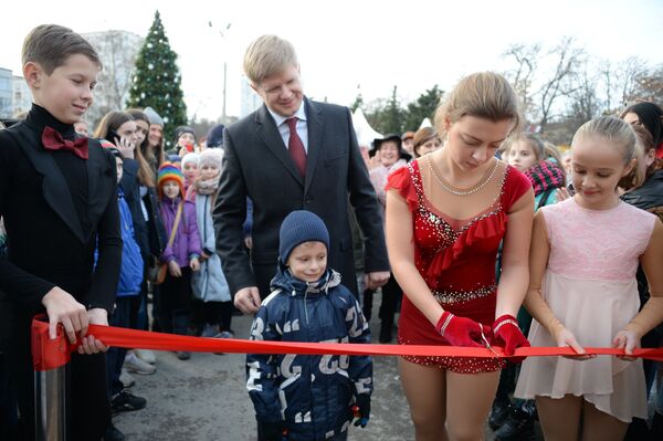 В Севастополе впервые открыли уличный каток В Севастополе впервые открыли уличный каток