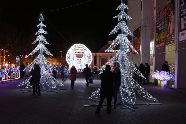 Новогодние инсталляции на площади им. Ленина в Симферополе