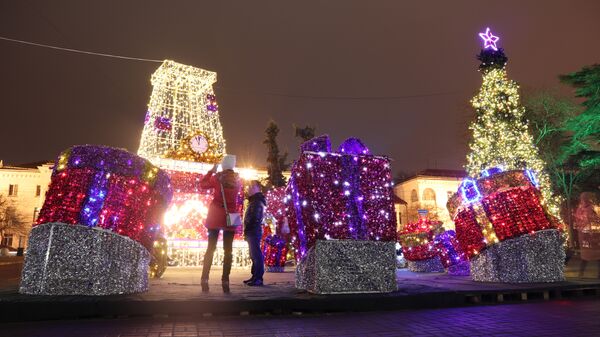 Новогодние украшения в Севастополе