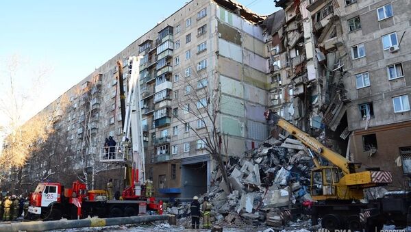 Ликвидация последствий обрушения одного из подъездов жилого дома в Магнитогорске. 31 декабря 2018