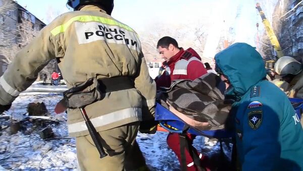 Спасение пострадавшего из-под завала в Магнитогорске. Кадры МЧС
