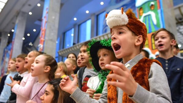 Дети на новогоднем представлении Тайна планеты Земля на Кремлевской елке