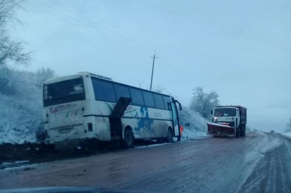 В Бахчисарайском районе автобус занесло в кювет, 06.01.2019 г. В Бахчисарайском районе автобус занесло в кювет, 06.01.2019 г.