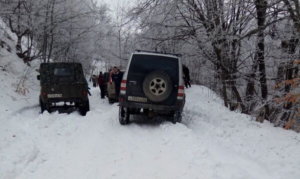 Автомобили на дороге на плато Ай-Петри. 13 января 2019 Автомобили на дороге на плато Ай-Петри. 13 января 2019