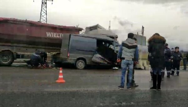 ДТП с участием грузового автомобиля и фургона возле села Жемчужина Нижнегорского района