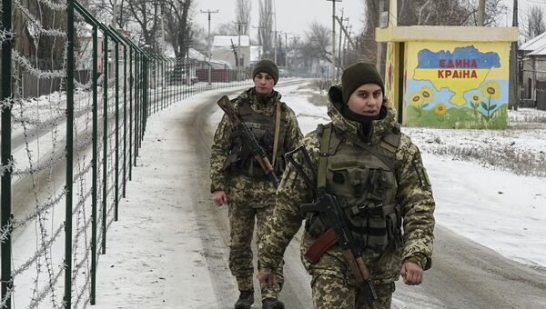 Украинские пограничники патрулируют территорию вдоль российско-украинской границы. Архивное фото