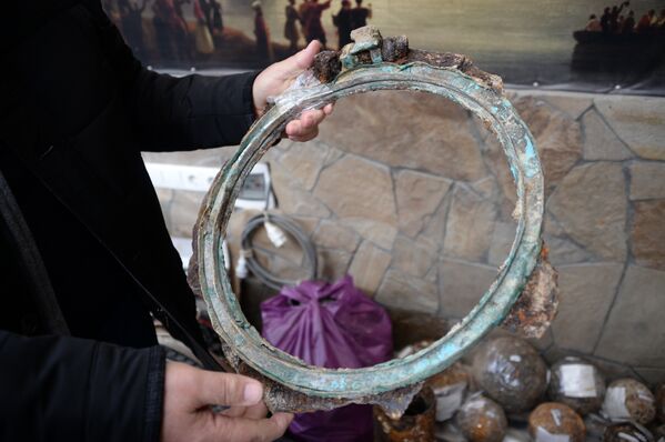 Медное кольцо от корабельной бочки с порохом, найденное при раскопках на четвертом бастионе в Севастополе