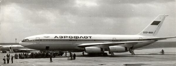 Первый широкофюзеляжный самолет Ил-86 в аэропорту Симферополя Первый широкофюзеляжный самолет Ил-86 в аэропорту Симферополя