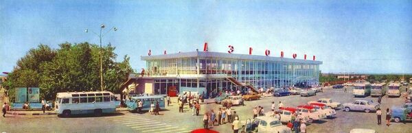 Здание аэропорта Симферополя, 1970-е года Здание аэропорта Симферополя, 1970-е года