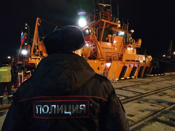 Буксир Меркурий с 12 пострадавшими и 10 погибшими моряками прибыл в торговый порт Керчи