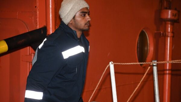 Пострадавшие при пожаре двух танкеров в Черном море моряки доставлены в Керчь