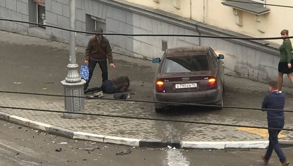 Видеофакт: в Севастополе машина после ДТП вылетела на тротуар и сбила человека