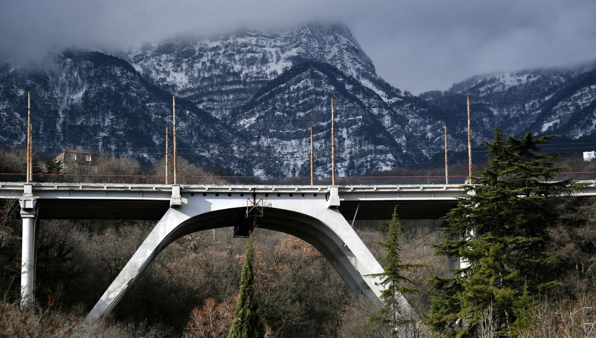 Мост через реку Авунда при подъезде в Гурзуф в Крыму - РИА Новости, 1920, 03.02.2021