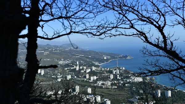Вид на поселок Партенит на побережье Черного моря в Крыму