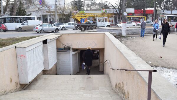 В подземном переходе на площади Куйбышева в Симферополе начался демонтаж НТО