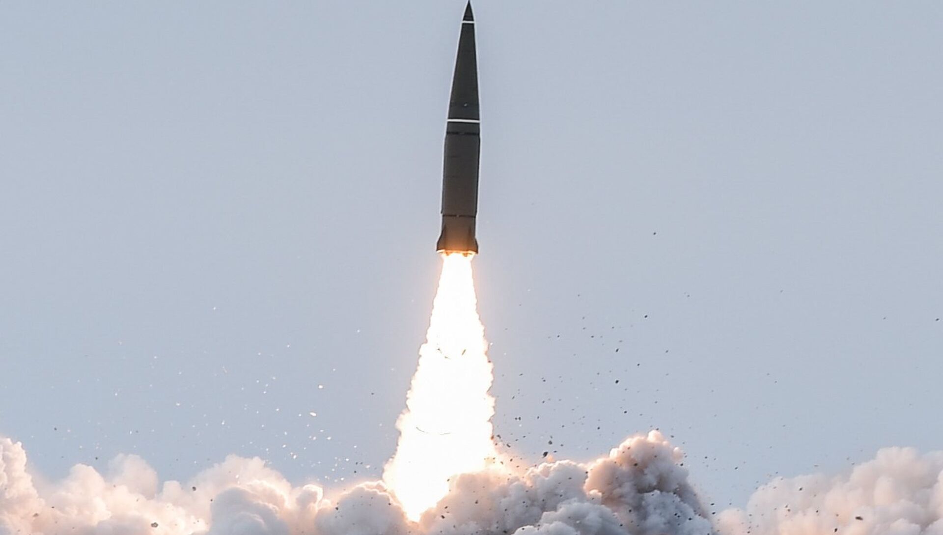 Пуск баллистической ракеты оперативно-тактического ракетного комплекса (ОТРК) Искандер-М  - РИА Новости, 1920, 03.02.2021